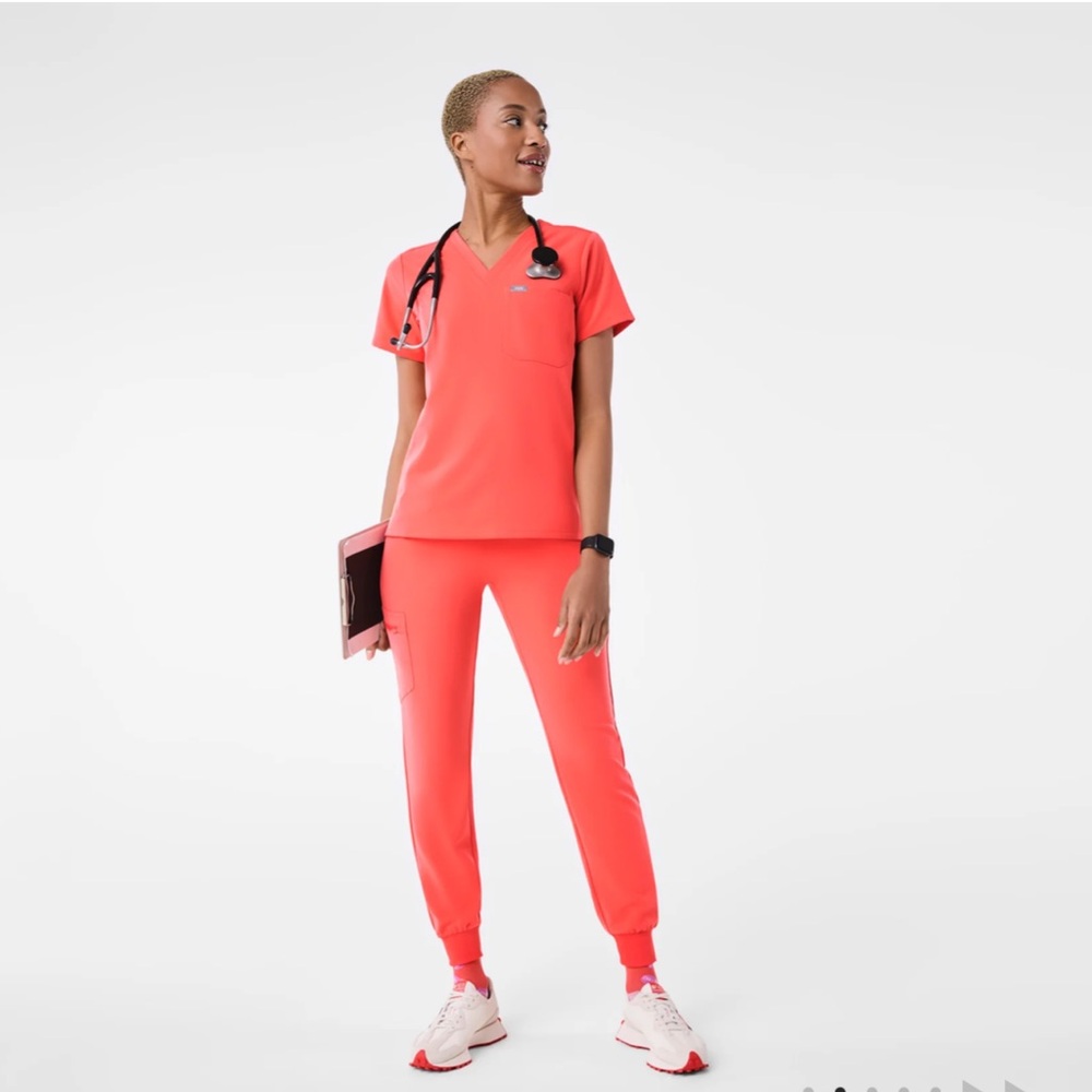 FIGS women’s fireside coral M scrub set